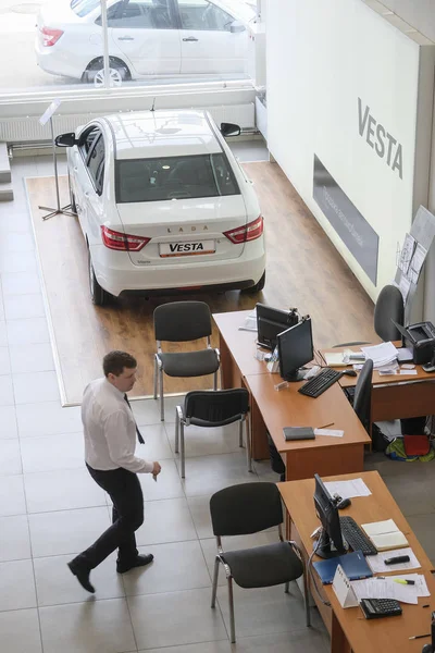 Managers in a show-room of car dealership — Stock Photo, Image