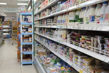  Bir süpermarketin içi 