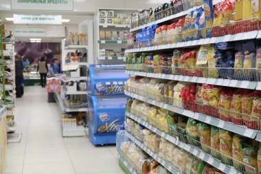 Bir süpermarketin içi