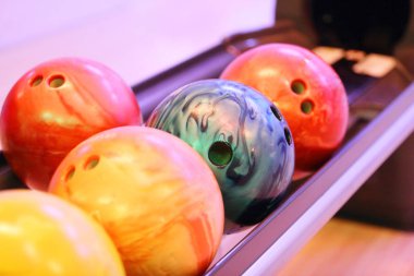 Satır bowling topları