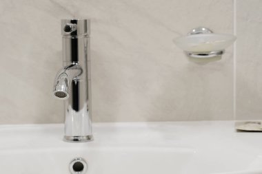 Bir banyo vinç