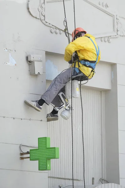 Steeplejack lavora in un centro di Mosca — Foto Stock