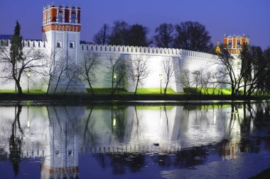 Moskova Novodevichy manastır gece