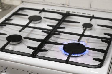 Bir gaz sobası ateş