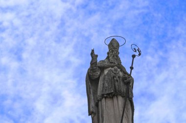 Bir Monselice merkezi bir kilise hakkındaki heykeller
