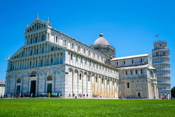 Fasad av Pisa katedralen i Pisa — Stockfoto