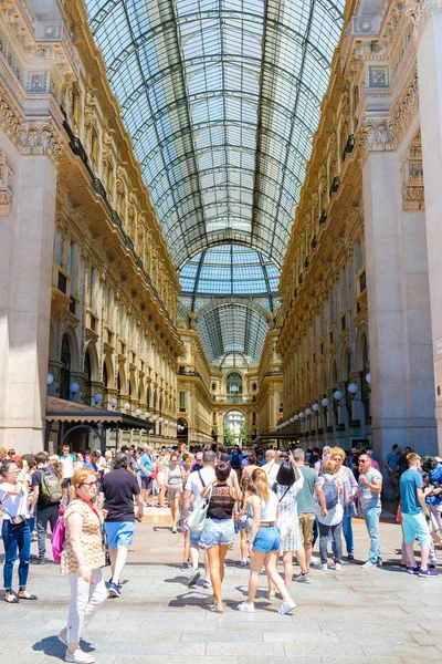 Interior de Galleria Vittorio Emanuele en Milán — Foto de Stock