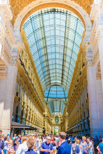 Interior de Galleria Vittorio Emanuele en Milán — Foto de Stock