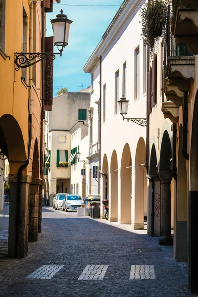 Utcában egy közepén a Padova — Stock Fotó