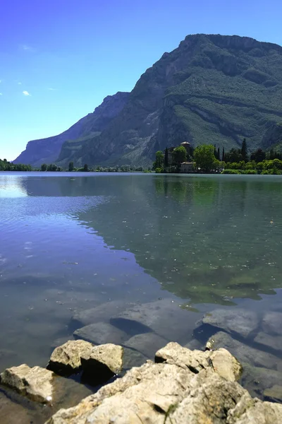 Toblino Gölü Kuzey İtalya görüntü ile manzara