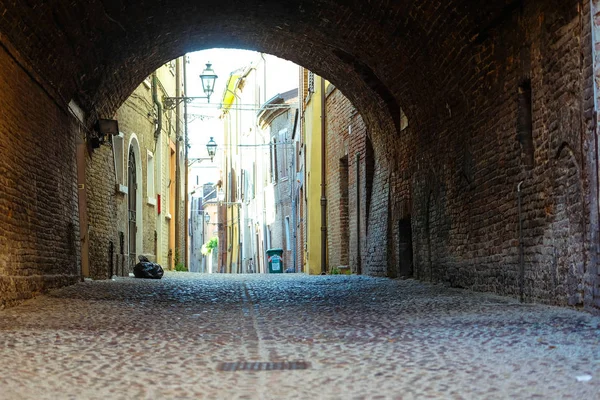 El distrito de las casas medievales en el centro de Ferrara — Foto de Stock