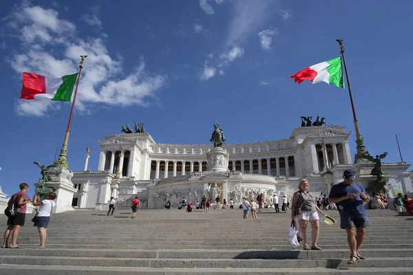 Monument Victor Emmanuel II sur la colline du Capitole dans un centre de Rome — Photo