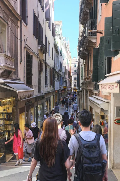 Multitud de gente en Venecia — Foto de Stock