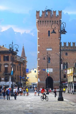 Bir Ferrara Merkezi kalabalık