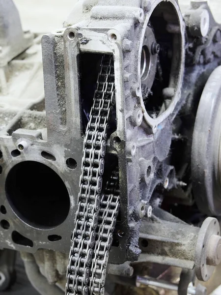 Bir araba motorunun parçası