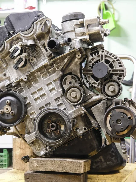 Bir araba motorunun parçası