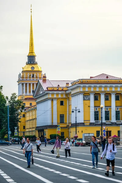 Sankt-peterburg meydanda Dvortsovaya — Stok fotoğraf