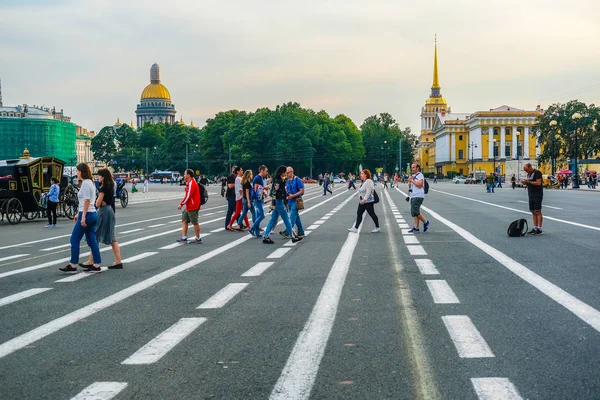 Praça Dvortsovaya em Sankt-peterburg — Fotografia de Stock