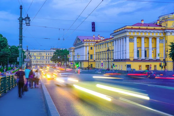 Evening traffic in Sankt-peterburg — Stock Photo, Image