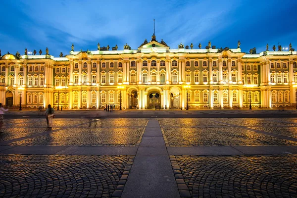 Будівля Ермітаж та зимового палацу у м. Санкт Петербург — стокове фото