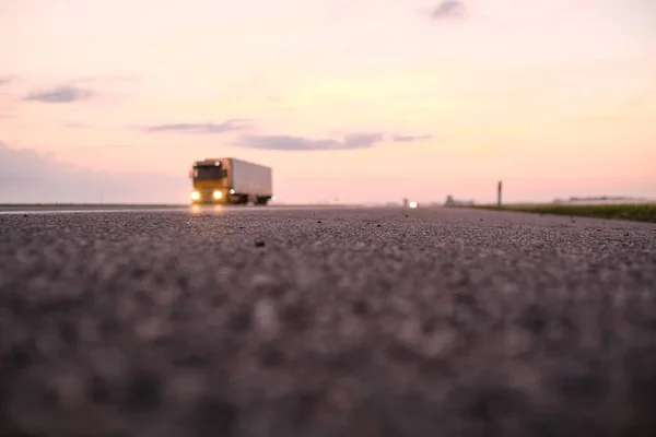 Autostrady o zachodzie słońca na Białorusi — Zdjęcie stockowe