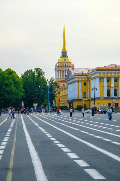 Sankt-peterburg meydanda Dvortsovaya — Stok fotoğraf