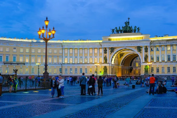 Plaza Dvortsovaya en Sankt-peterburg — Foto de Stock