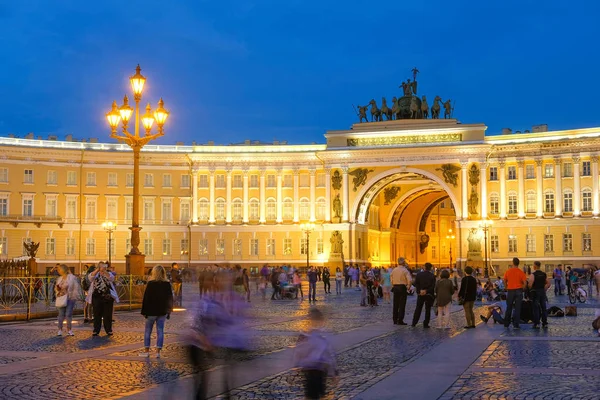 Plaza Dvortsovaya en Sankt-peterburg —  Fotos de Stock