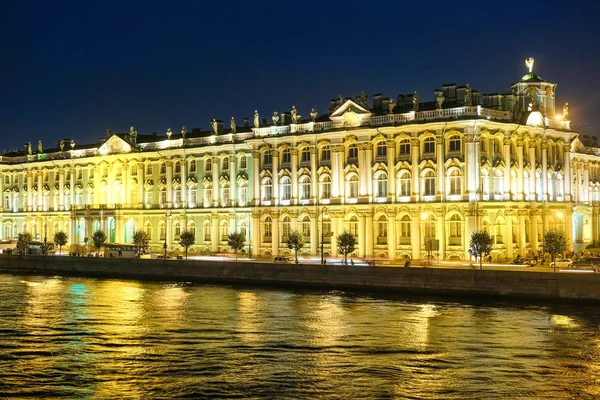 Nasyp pałacowego w Sankt Petersburgu — Zdjęcie stockowe