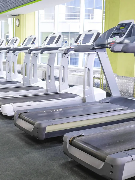 Bir spor salonunun içinde.