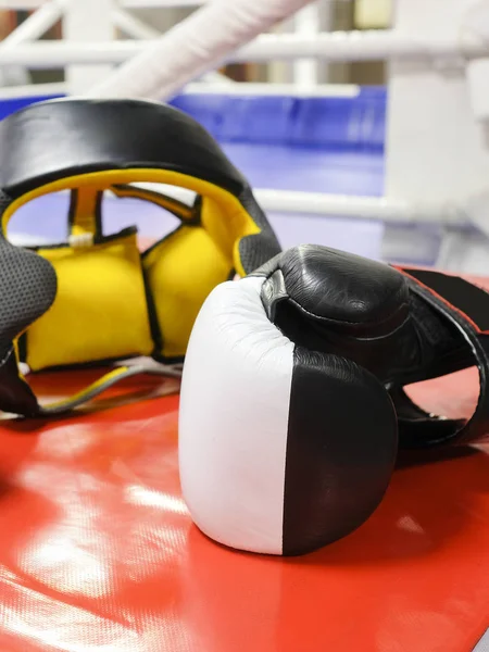 A boxing gloves — Stock Photo, Image