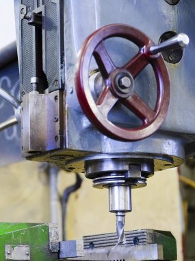 Endüstriyel bir makine parçası 