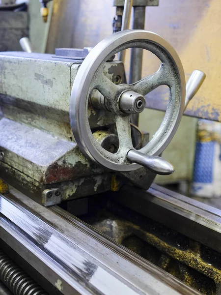 Endüstriyel bir makine parçası 