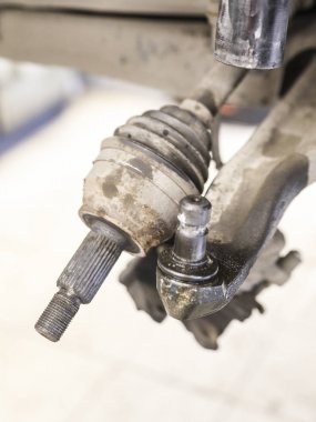 Araba ön süspansiyon parçası