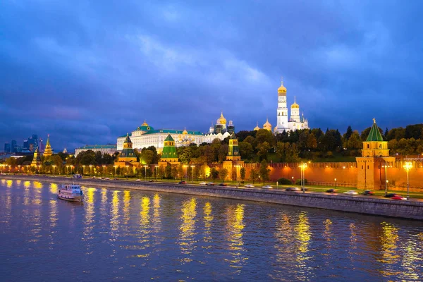 Panorama du Kremlin de Moscou dans une nuit — Photo