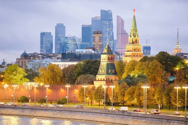 Panoráma a moszkvai Kreml egy éjszaka — Stock Fotó