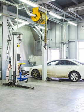 Tula, Rusya - 8 Mayıs 2015: araba araba onarım istasyonu