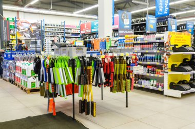 Klimovsk, Moscow region, Russsia - Ekim, 16, 2017: iç araba bileşenleri Shop Klimovsk, Rusya Federasyonu