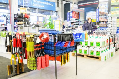 Klimovsk, Moscow region, Russsia - Ekim, 16, 2017: iç araba bileşenleri Shop Klimovsk, Rusya Federasyonu