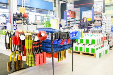 Klimovsk, Moscow region, Russsia - Ekim, 16, 2017: iç araba bileşenleri Shop Klimovsk, Rusya Federasyonu