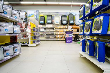 Klimovsk, Moscow region, Russsia - Ekim, 16, 2017: iç araba bileşenleri Shop Klimovsk, Rusya Federasyonu