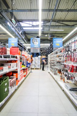 Klimovsk, Moscow region, Russsia - Ekim, 16, 2017: iç araba bileşenleri Shop Klimovsk, Rusya Federasyonu