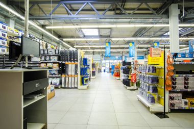 Klimovsk, Moscow region, Russsia - Ekim, 16, 2017: iç araba bileşenleri Shop Klimovsk, Rusya Federasyonu