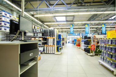 Klimovsk, Moscow region, Russsia - Ekim, 16, 2017: iç araba bileşenleri Shop Klimovsk, Rusya Federasyonu