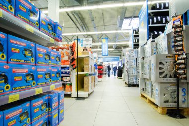 Klimovsk, Moscow region, Russsia - Ekim, 16, 2017: iç araba bileşenleri Shop Klimovsk, Rusya Federasyonu
