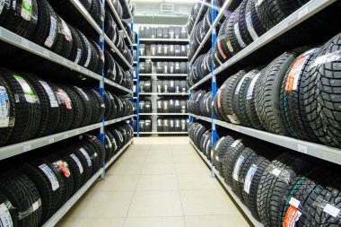 Klimovsk, Moscow region, Russsia - Ekim, 16, 2017: iç araba bileşenleri Shop Klimovsk, Rusya Federasyonu