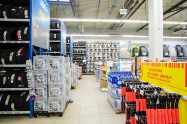 Klimovsk, Moscow region, Russsia - Ekim, 16, 2017: iç araba bileşenleri Shop Klimovsk, Rusya Federasyonu