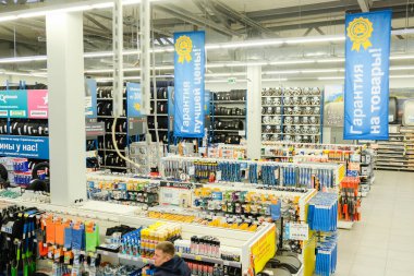 Klimovsk, Moscow region, Russsia - Ekim, 16, 2017: iç araba bileşenleri Shop Klimovsk, Rusya Federasyonu