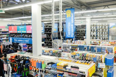 Klimovsk, Moscow region, Russsia - Ekim, 16, 2017: iç araba bileşenleri Shop Klimovsk, Rusya Federasyonu