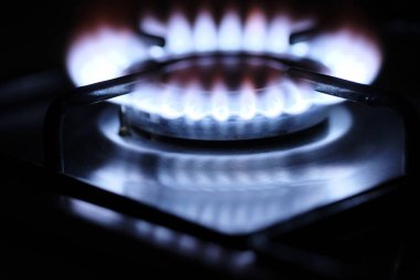 Karanlık bir soba Gaz yangın